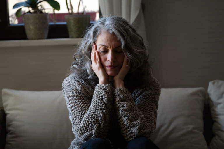 Alzheimer's Disease: A Guide to Early Signs & Symptoms